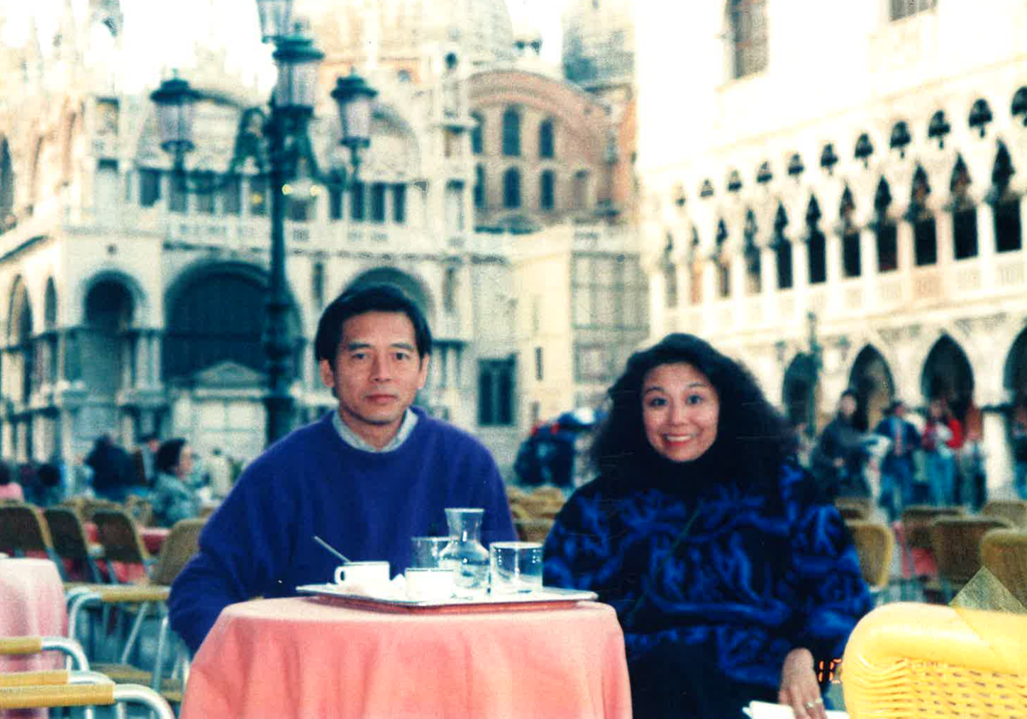 野邊地えりざ　野辺地えりざ ヴェネツィア サン・マルコ広場にて　夫と